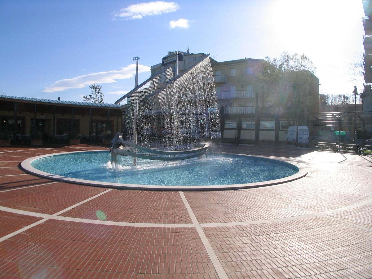 Residence Darsena Cattolica Bagian luar foto
